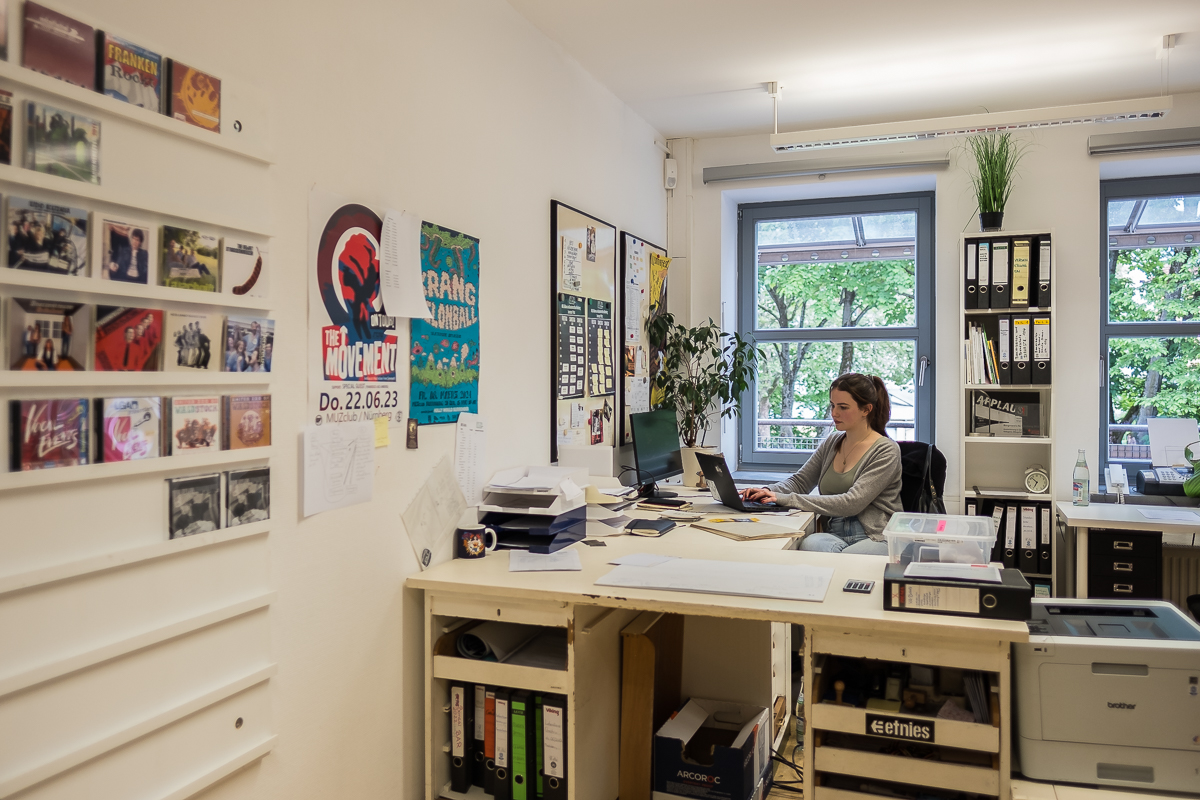 MUZ Musikzentrale Nürnberg e. V. Studio Büro Bandauswahl Bardentreffen 2024 Lorenzer Platz Bandverträge Lilly Kletke Projektkoordination Fotograf Jürgen Klieber