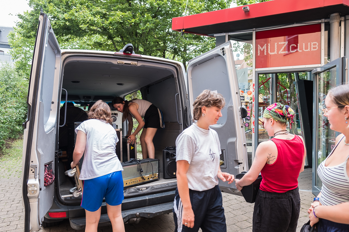 MUZ Musikzentrale Nürnberg e. V. Lilly Kletke Aufbau Aufbau Backstage Bühne Lorenzer Platz Bardentreffen Fotograf Jürgen Klieber 