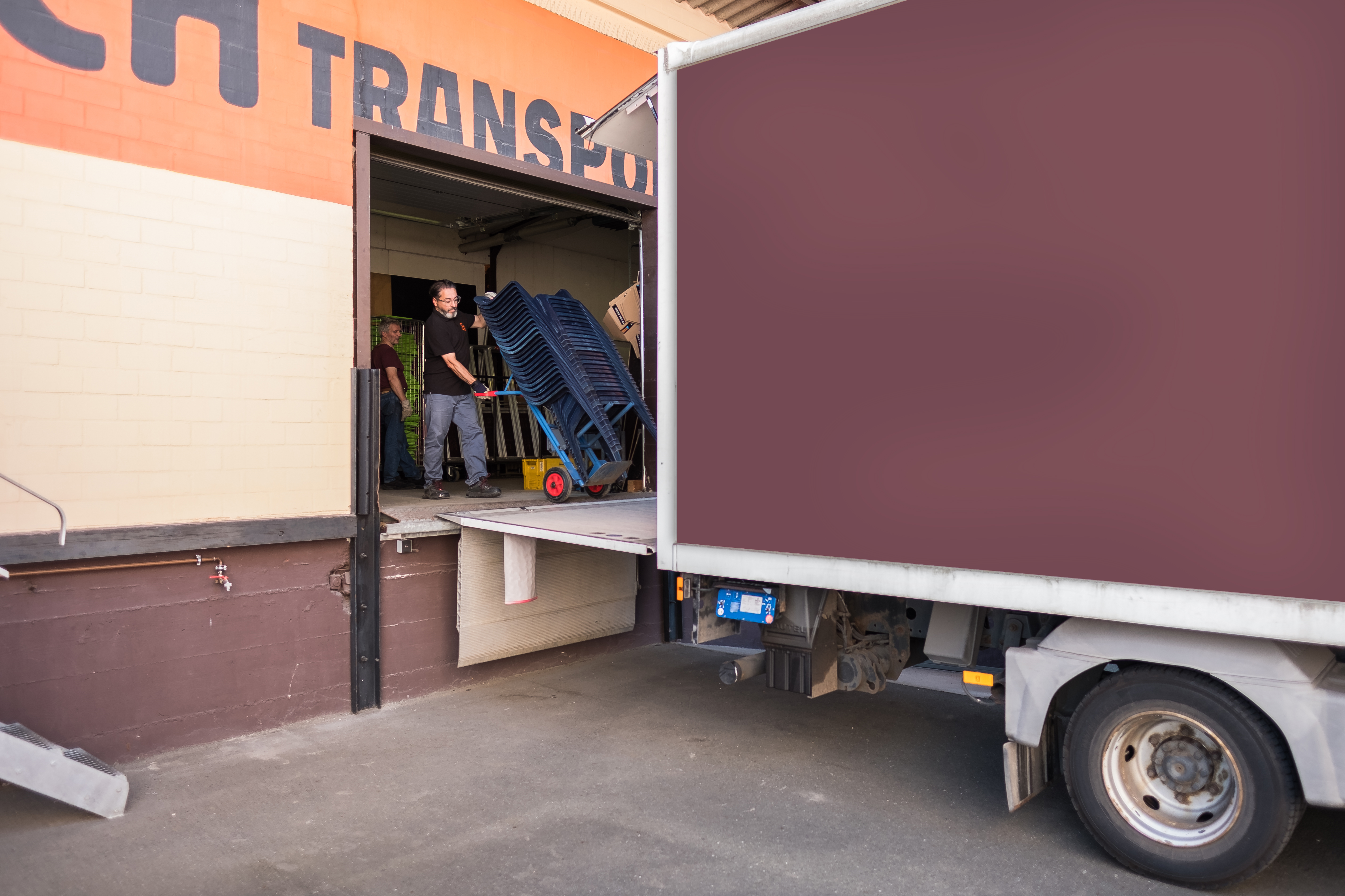 Mobiles Kino e. V. Aufbau Open Air Kino Festival Sommernachtfilmfestival Lager Marienbergpark Fotograf Jürgen Klieber 